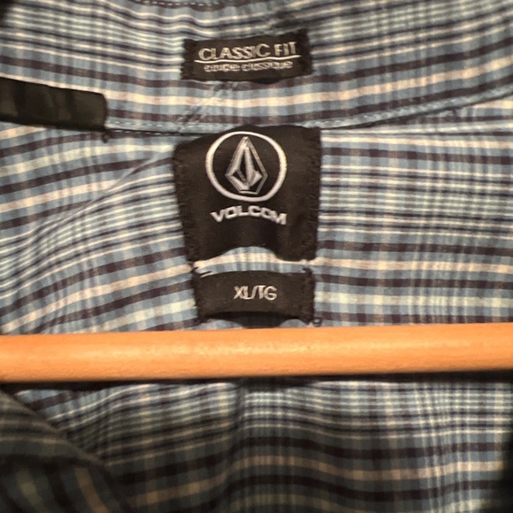 Volcom button down. - Picture 2 of 2